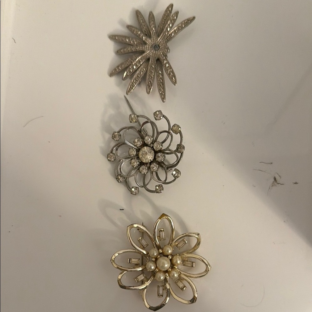 Chic Floral Brooch Trio in Silver and Gold